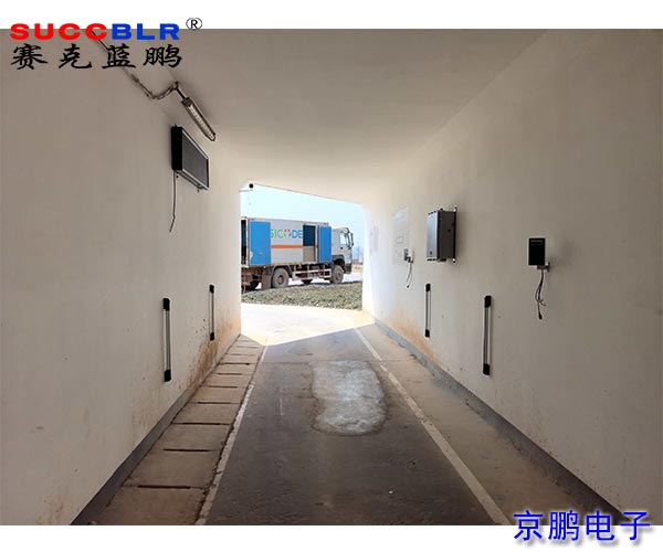 91d1b6dd0344cfb1ba6e570137a2d4d9.jpg
